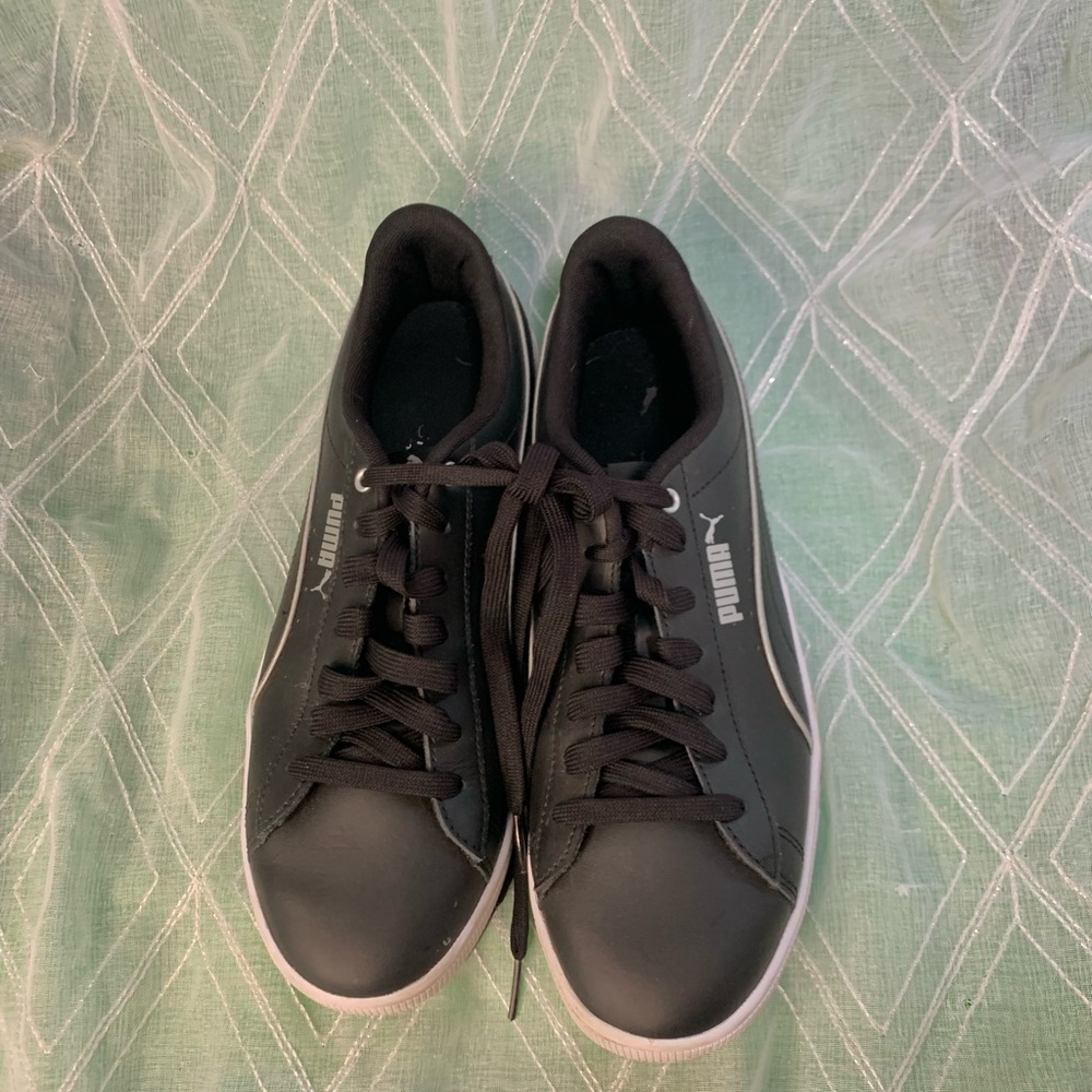 PUMA Women's Vikky V2 Leather Sneakers Shoes - Low Top Black